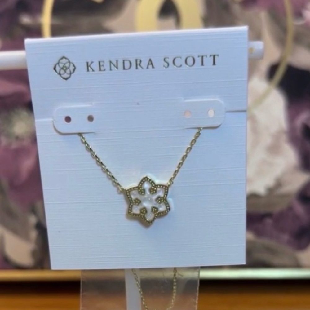 Kendra Scott Snowflake‎ Gold Short Pendant Necklace NEW
